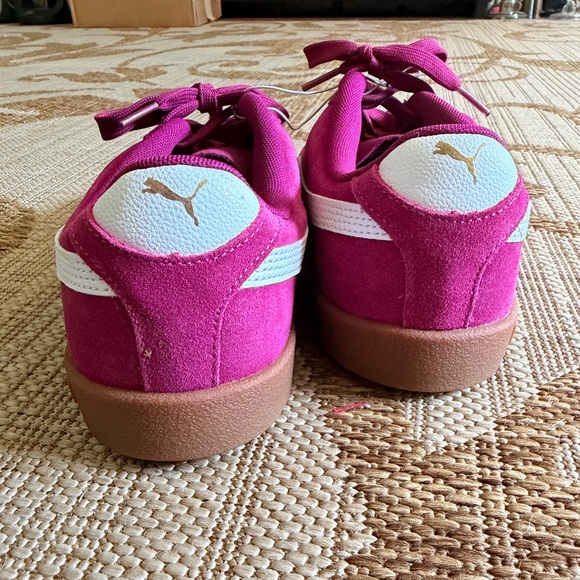 PUMA Low-Top Suede Sneakers in Fuchsia with White Stripe BNWT size 9 womens - Picture 4 of 6